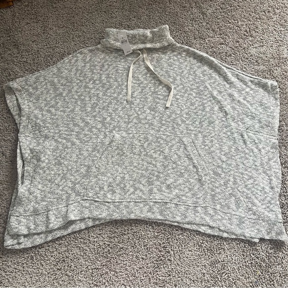 {Lou & Grey/Loft} NWT Short Sleeve Sweatshirt Poncho - Picture 1 of 11